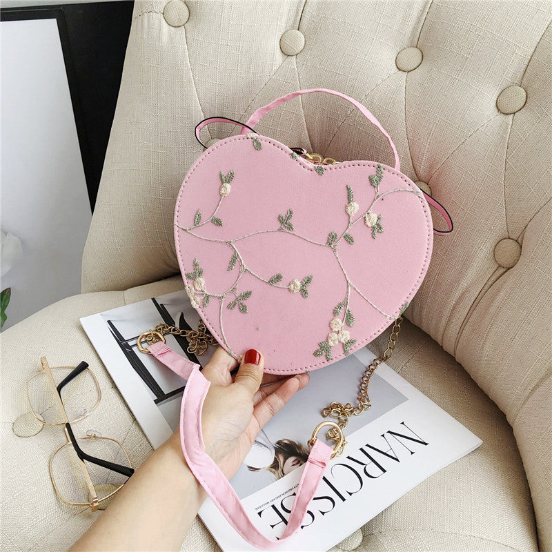 Bolso de corazones con encaje