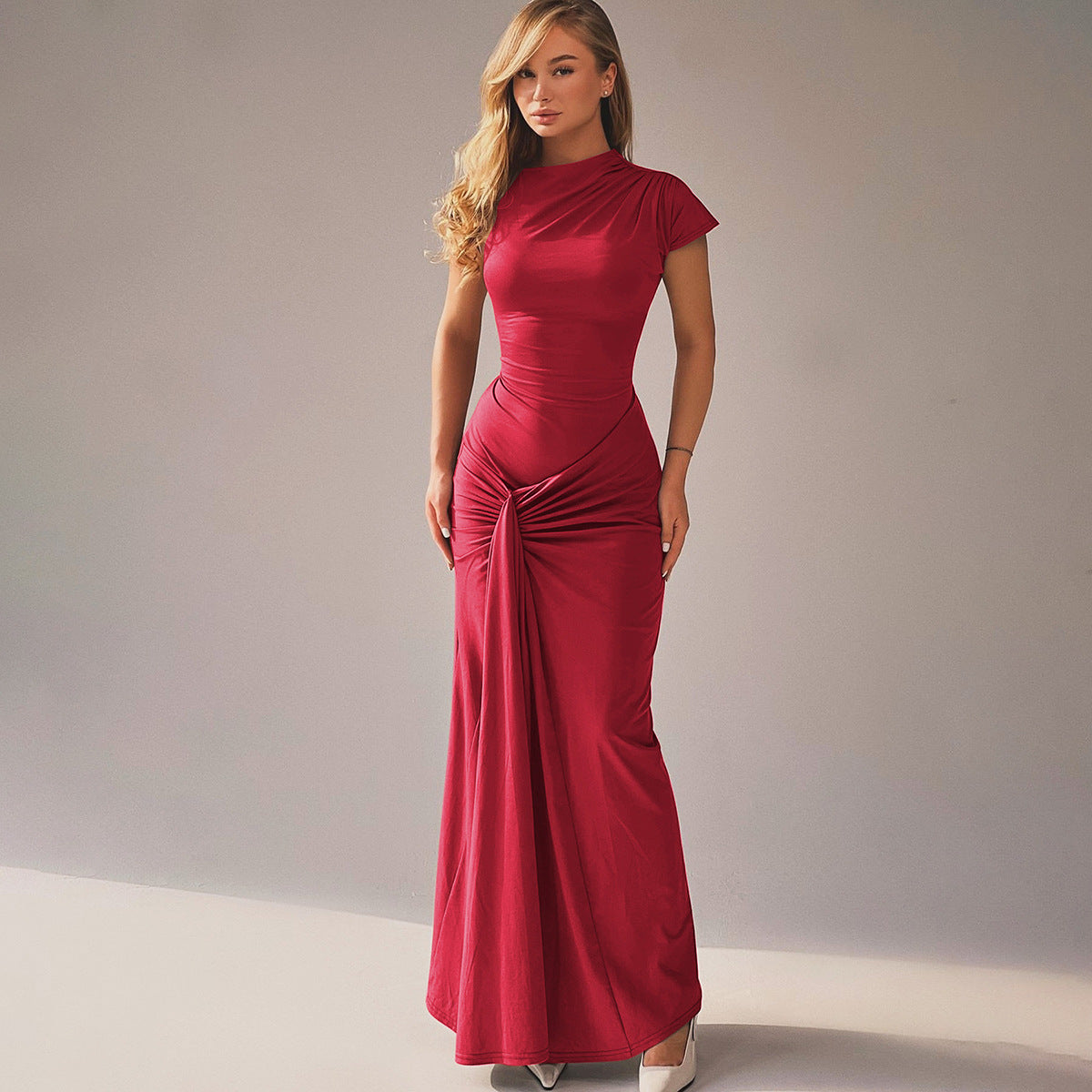 Elegante vestido largo ajustado de manga corta
