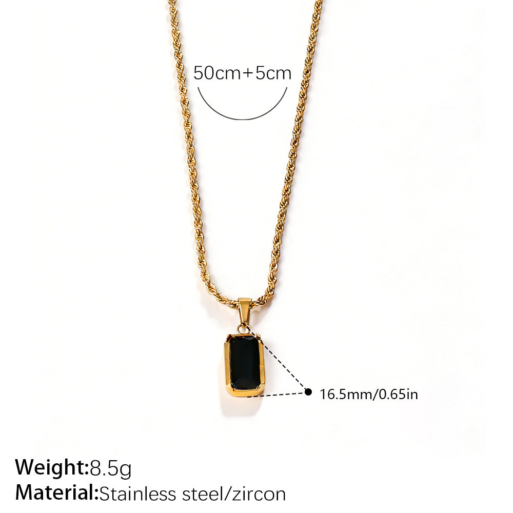 Collar de ónix negro ovalado chapada en oro de 18 quilates