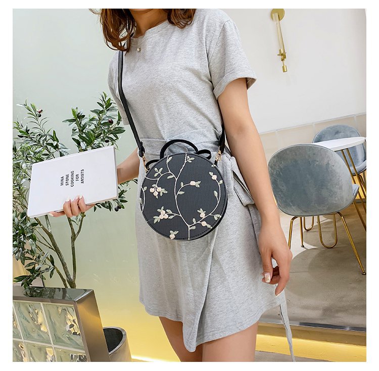 Bolso de corazones con encaje