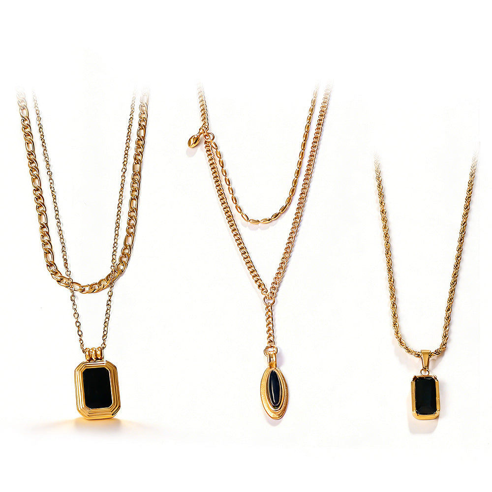 Collar de ónix negro ovalado chapada en oro de 18 quilates