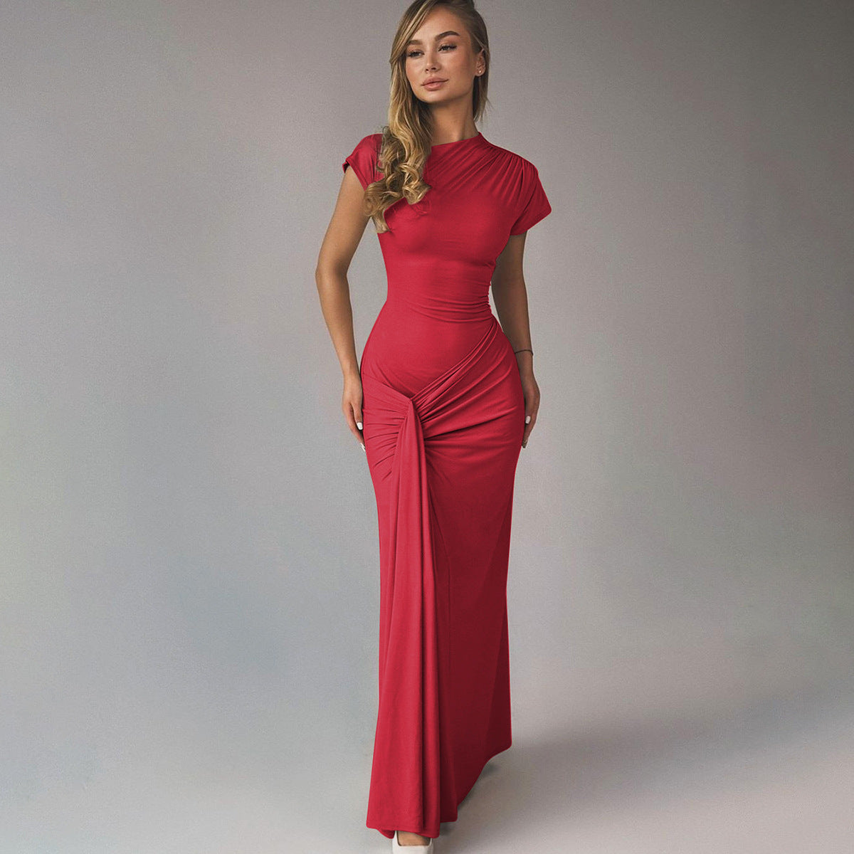 Elegante vestido largo ajustado de manga corta