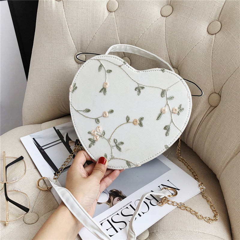 Bolso de corazones con encaje