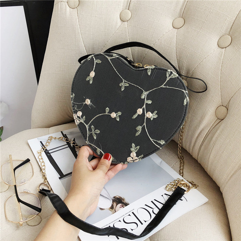 Bolso de corazones con encaje